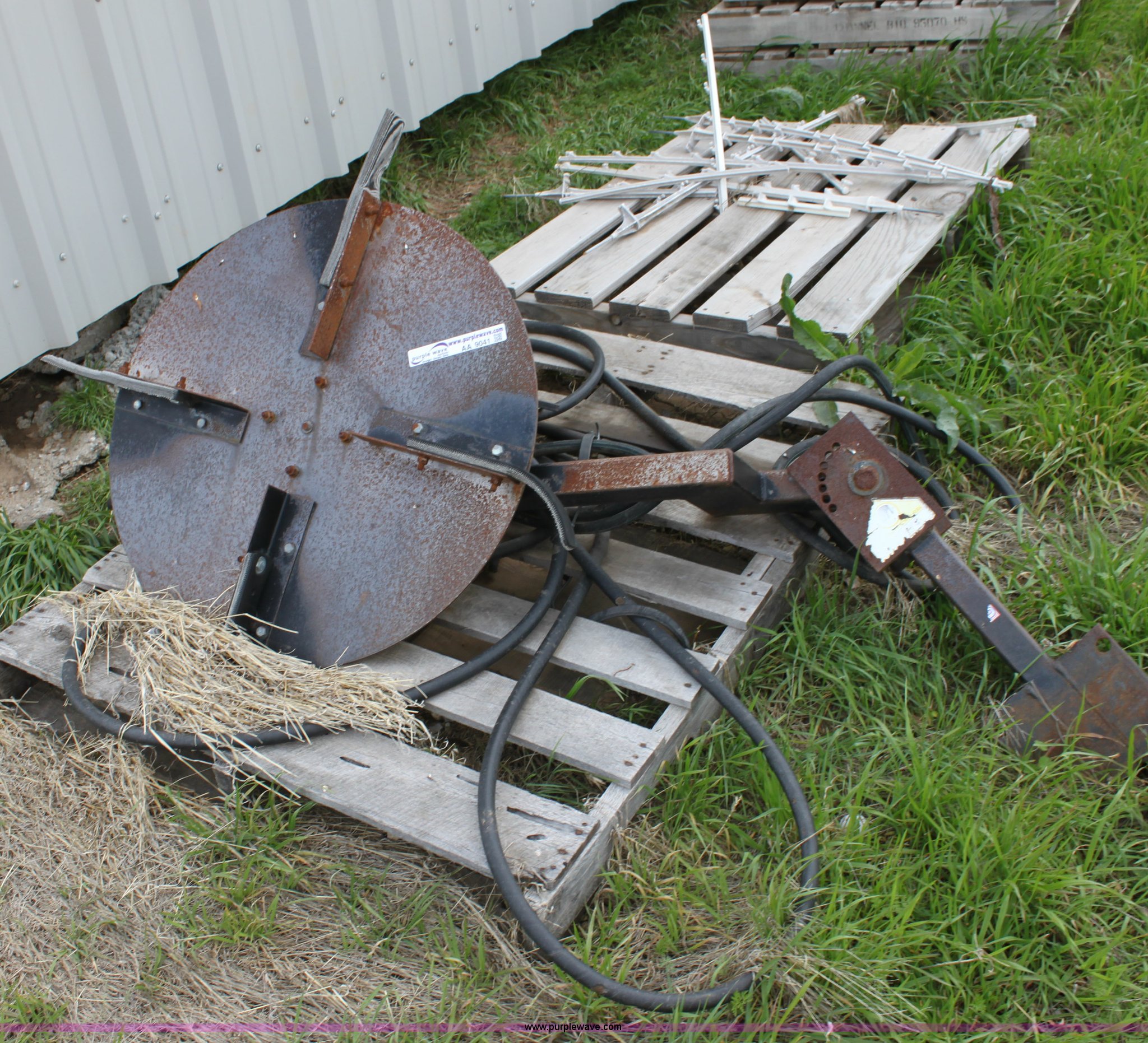 Evenflow chaff spreader in Oxford, KS Item AA9041 sold Purple Wave