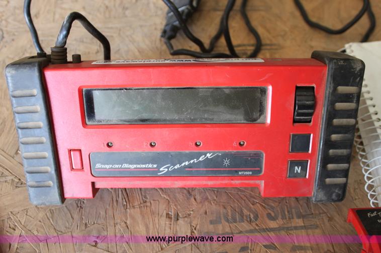 image for item AA9033 Snap-On MT2500 diagnostics scanner