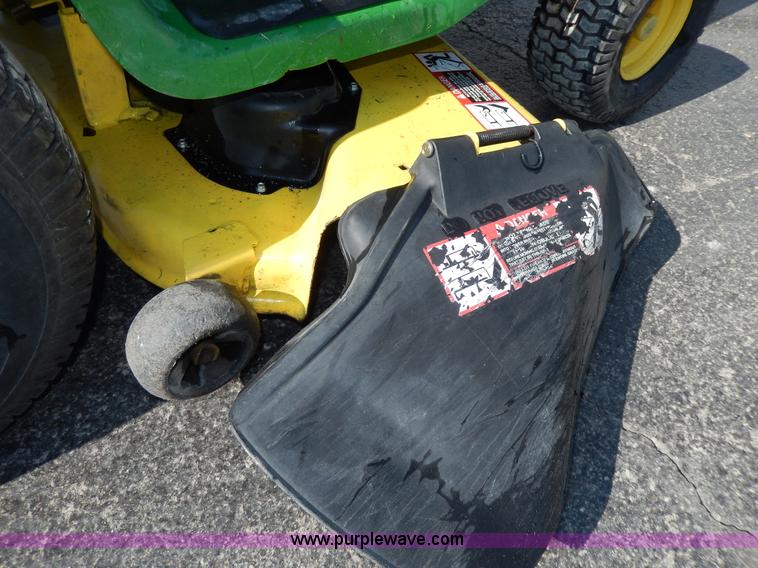 image for item AA9928 John Deere LT166 lawn mower