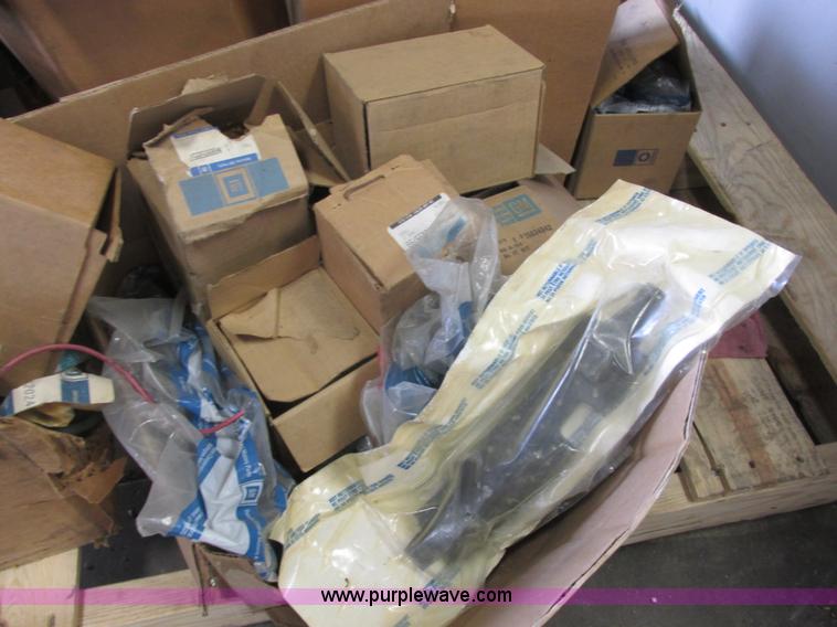 image for item AB9375 Assorted AC Delco parts