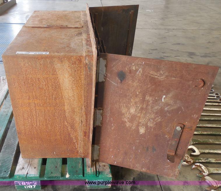 image for item AD9399 Metal toolbox