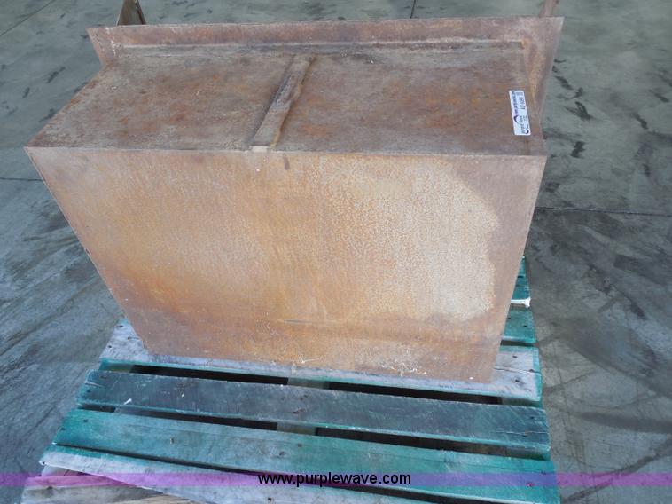 image for item AD9399 Metal toolbox