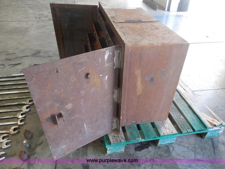 image for item AD9399 Metal toolbox