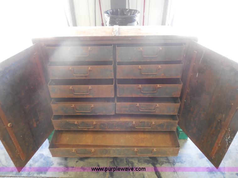 image for item AD9399 Metal toolbox