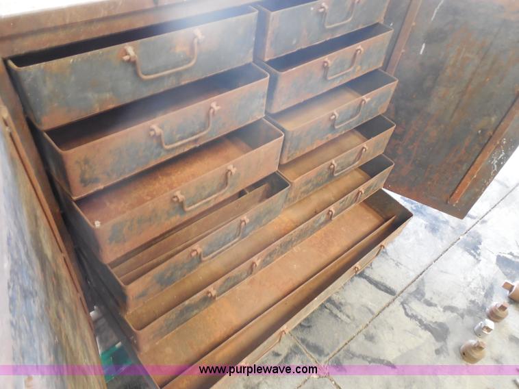 image for item AD9399 Metal toolbox