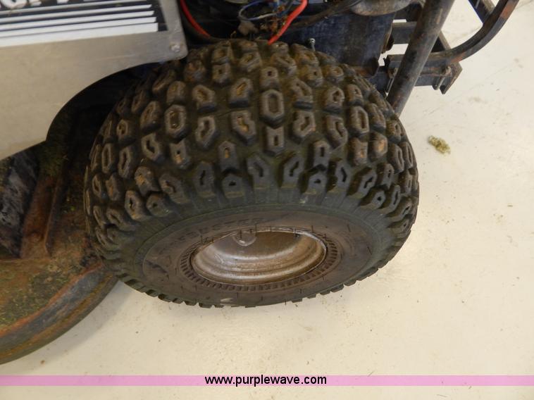 image for item AE9891 Dixie Chopper XXW4000 Quad Loop ZTR mower