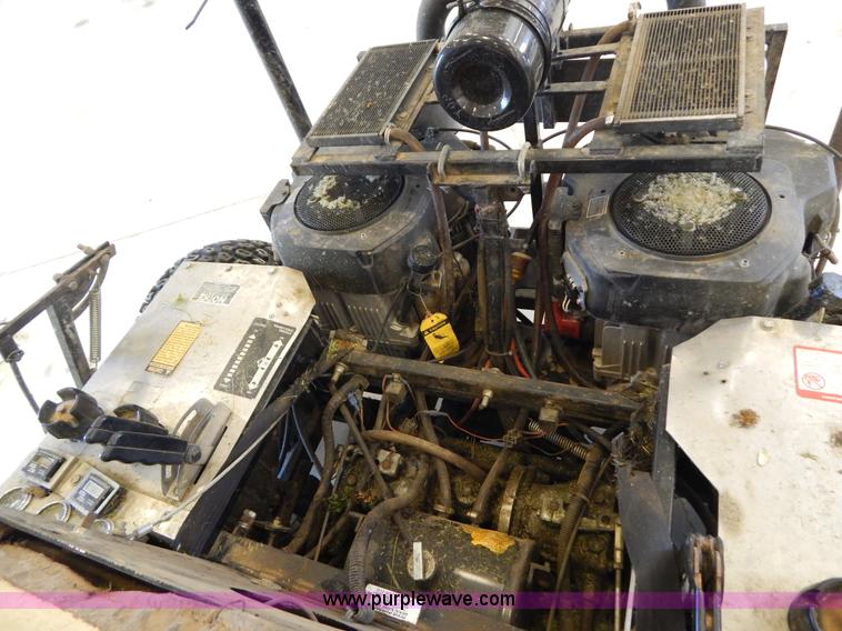 image for item AE9891 Dixie Chopper XXW4000 Quad Loop ZTR mower