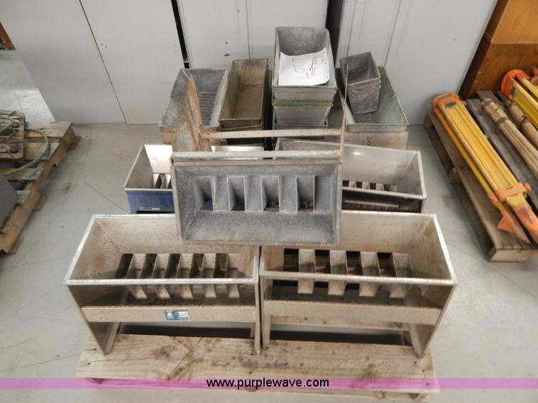 image for item AE9908 Approximately 7 coarse aggregate splitters