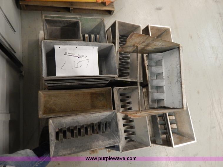 image for item AE9908 Approximately 7 coarse aggregate splitters