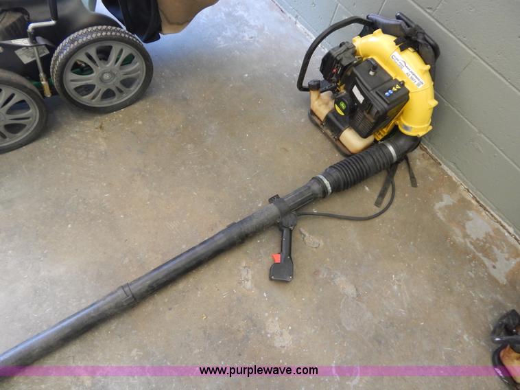 image for item AE9973 John Deere Pro Series TK65 leaf blower