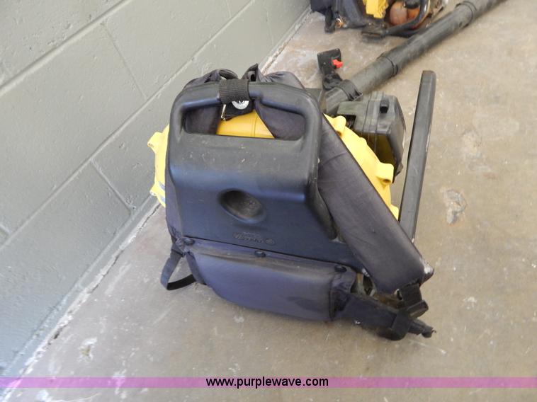 image for item AE9973 John Deere Pro Series TK65 leaf blower