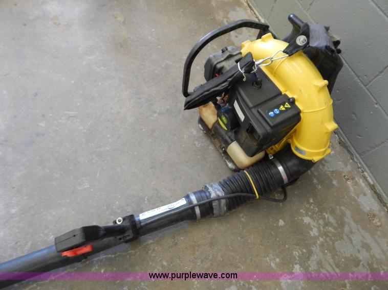 image for item AE9974 John Deere Pro Series TK65 leaf blower