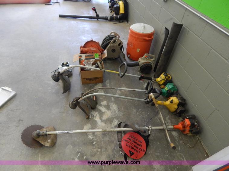 image for item AE9975 (4) string trimmers