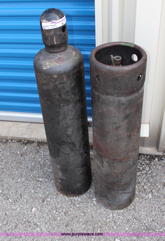 image for item AJ9826 (2) acetylene bottles