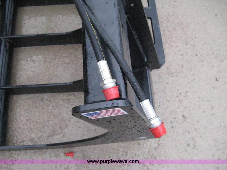 image for item C1095 Versatech single cylinder grapple attachment