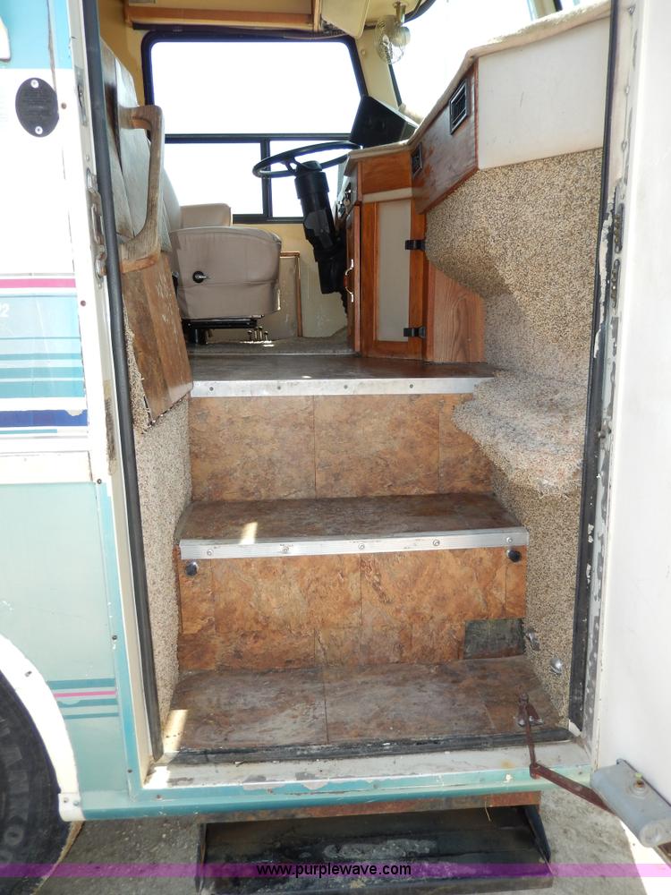 image for item D8066 1993 Rockwood Embassy Series A6322 recreational vehicle