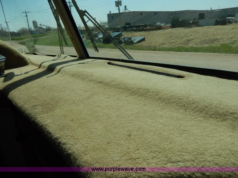 image for item D8066 1993 Rockwood Embassy Series A6322 recreational vehicle