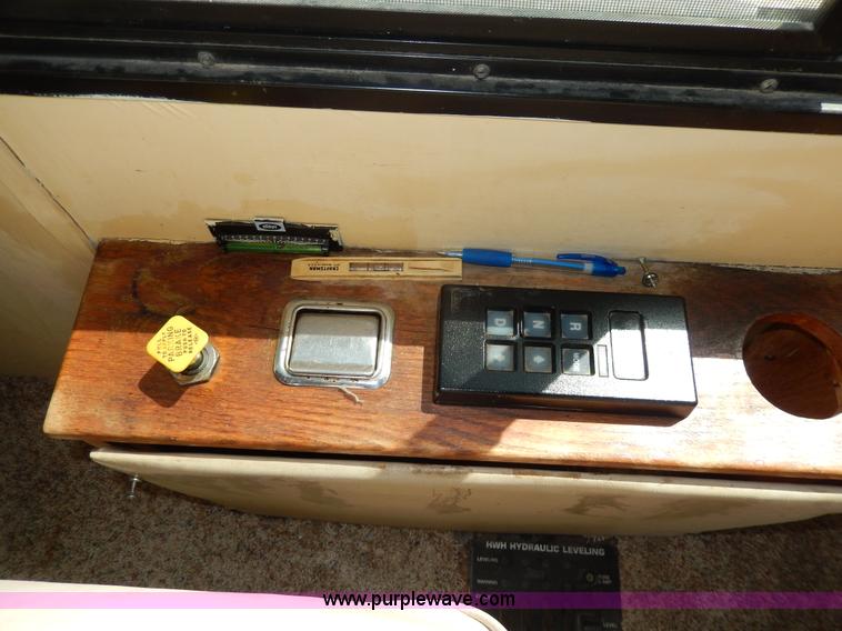 image for item D8066 1993 Rockwood Embassy Series A6322 recreational vehicle