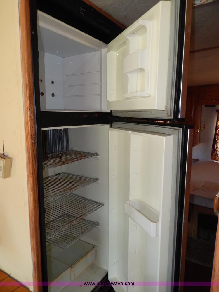 image for item D8066 1993 Rockwood Embassy Series A6322 recreational vehicle