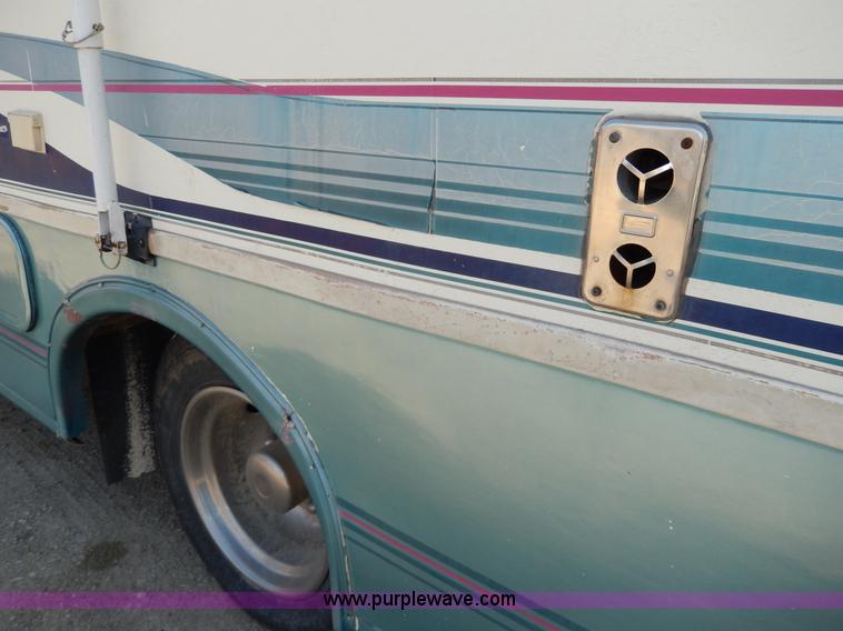 image for item D8066 1993 Rockwood Embassy Series A6322 recreational vehicle