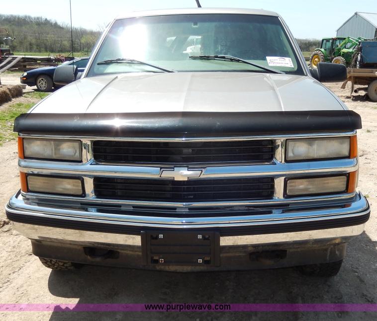 image for item D8068 1999 Chevrolet Suburban K1500 SUV