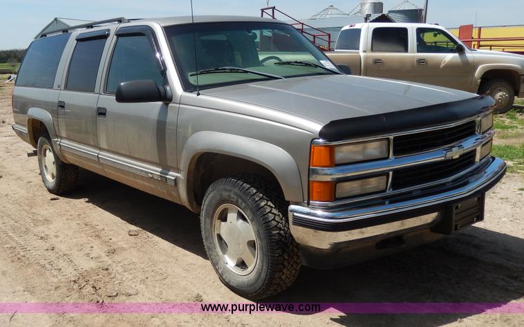 image for item D8068 1999 Chevrolet Suburban K1500 SUV