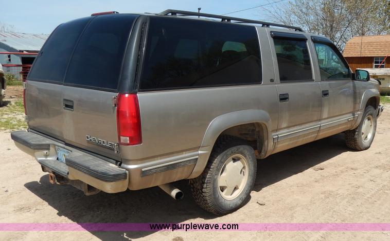 image for item D8068 1999 Chevrolet Suburban K1500 SUV