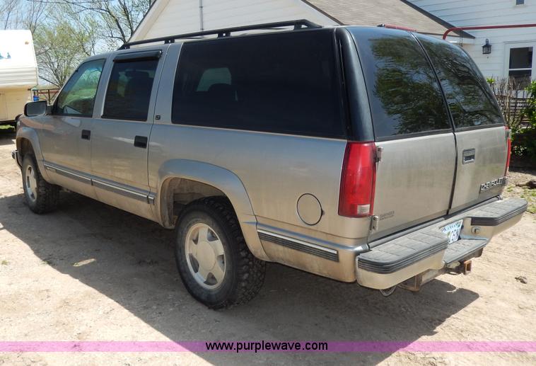 image for item D8068 1999 Chevrolet Suburban K1500 SUV