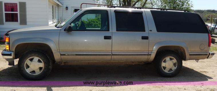 image for item D8068 1999 Chevrolet Suburban K1500 SUV