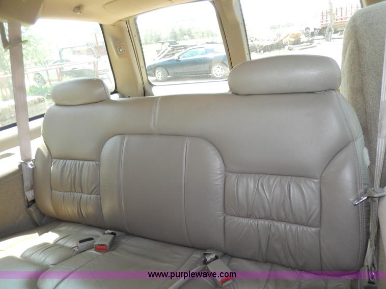 image for item D8068 1999 Chevrolet Suburban K1500 SUV