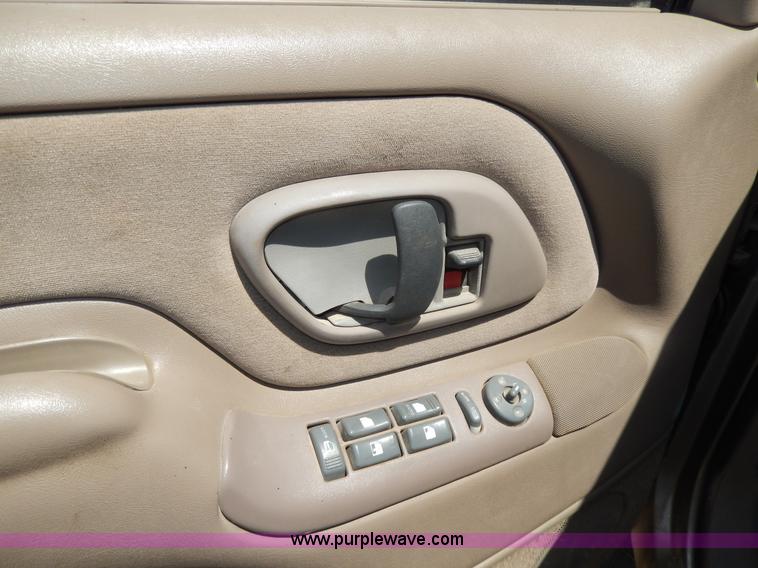 image for item D8068 1999 Chevrolet Suburban K1500 SUV