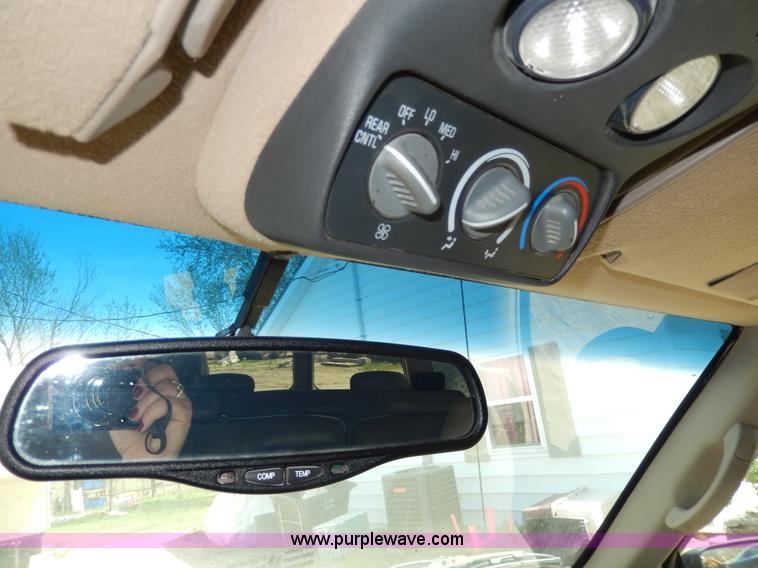 image for item D8068 1999 Chevrolet Suburban K1500 SUV