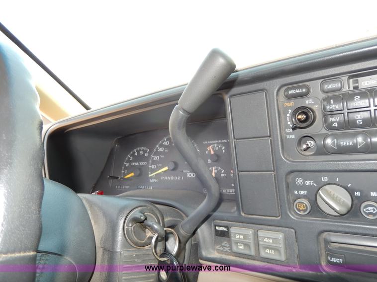 image for item D8068 1999 Chevrolet Suburban K1500 SUV