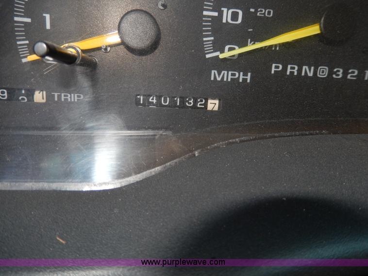 image for item D8068 1999 Chevrolet Suburban K1500 SUV