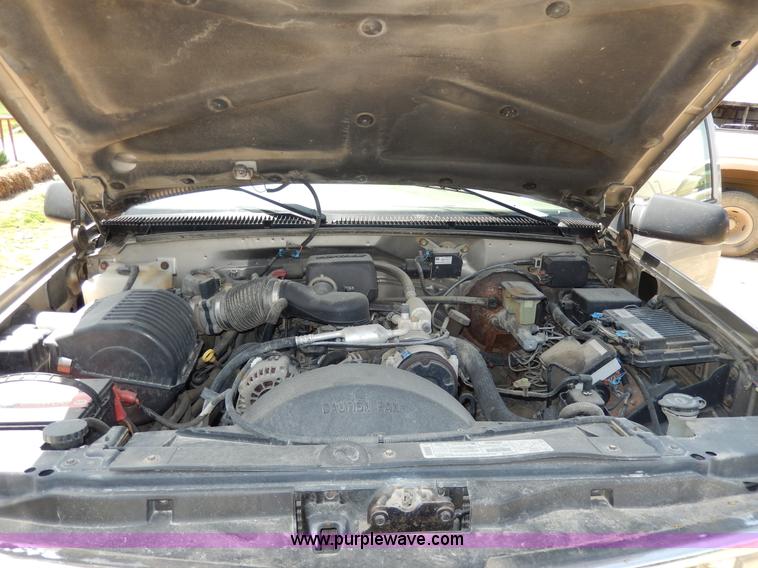 image for item D8068 1999 Chevrolet Suburban K1500 SUV