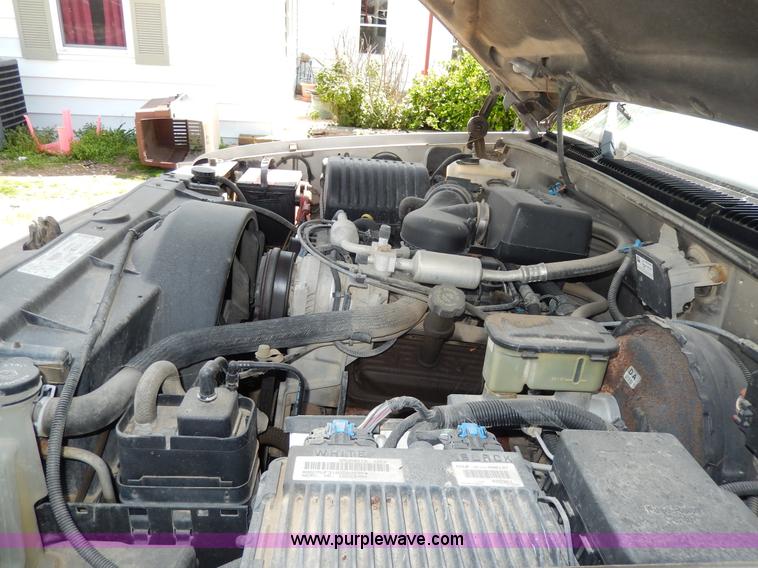 image for item D8068 1999 Chevrolet Suburban K1500 SUV