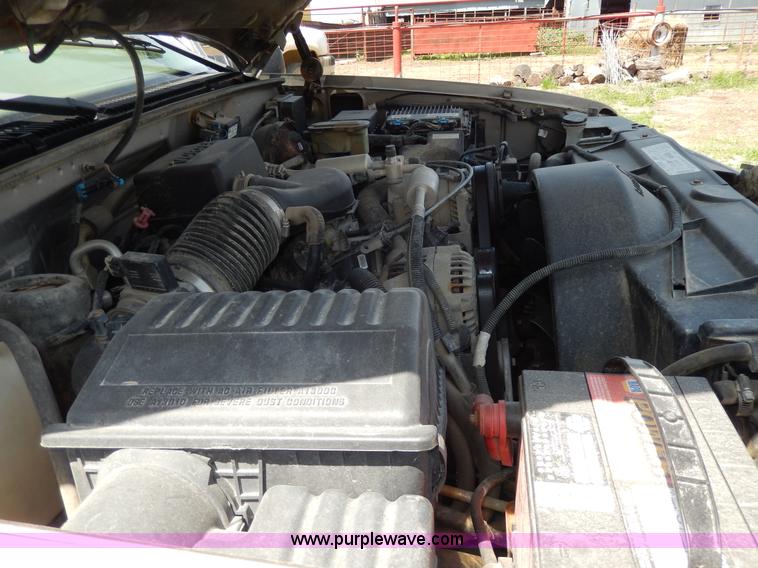 image for item D8068 1999 Chevrolet Suburban K1500 SUV