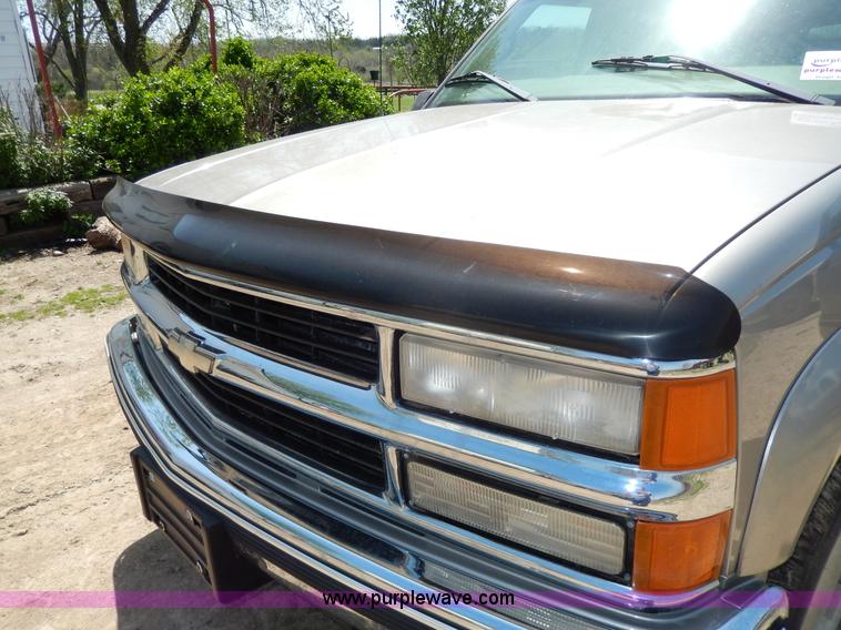 image for item D8068 1999 Chevrolet Suburban K1500 SUV