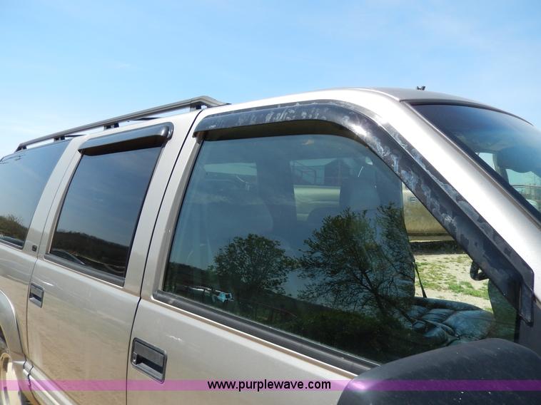 image for item D8068 1999 Chevrolet Suburban K1500 SUV
