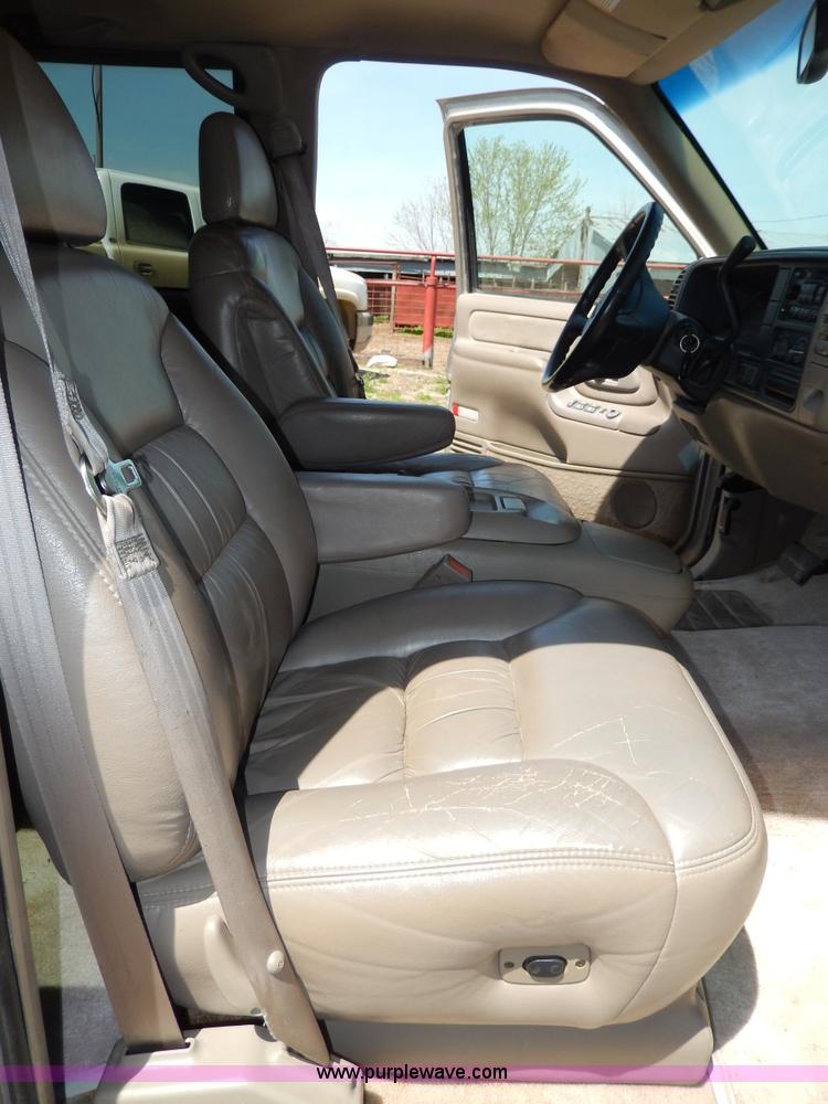 image for item D8068 1999 Chevrolet Suburban K1500 SUV