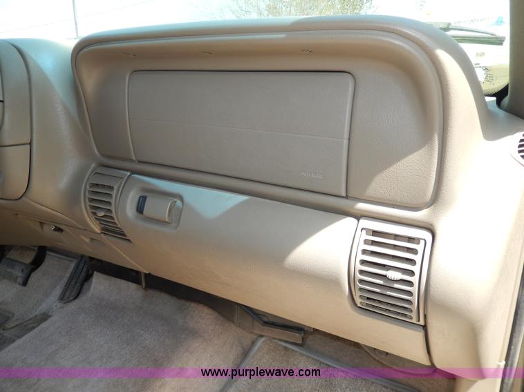 image for item D8068 1999 Chevrolet Suburban K1500 SUV