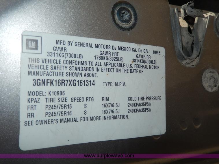 image for item D8068 1999 Chevrolet Suburban K1500 SUV