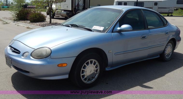 image for item D8073 1998 Ford Taurus SE