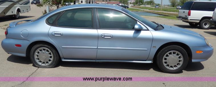 image for item D8073 1998 Ford Taurus SE