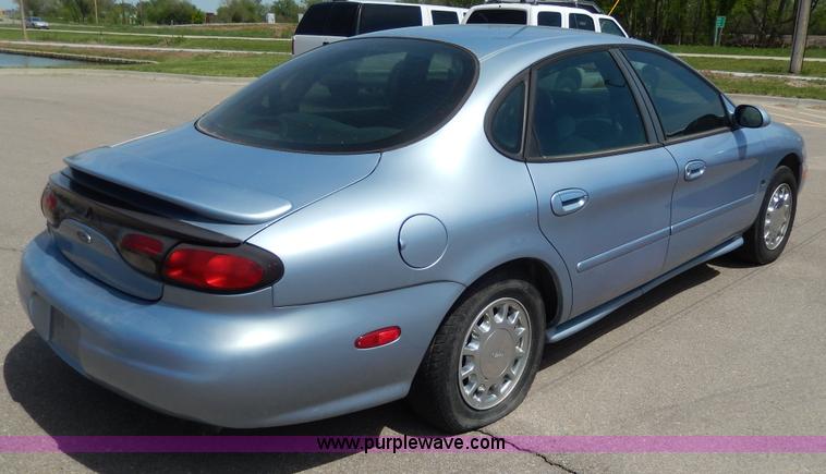 image for item D8073 1998 Ford Taurus SE