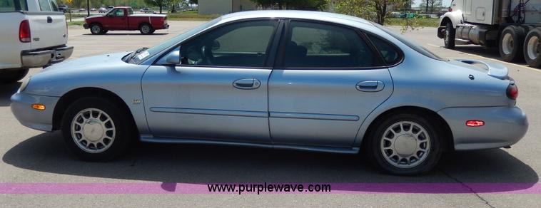 image for item D8073 1998 Ford Taurus SE