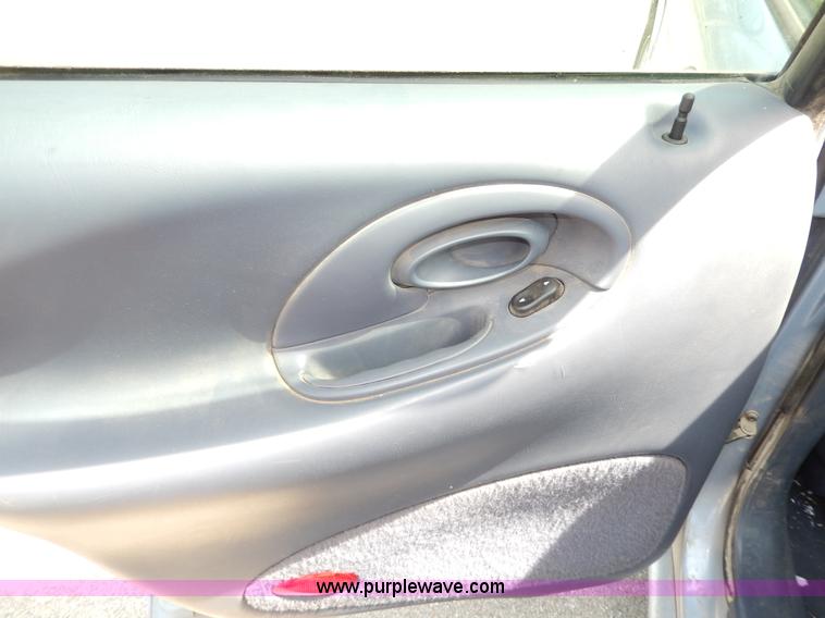 image for item D8073 1998 Ford Taurus SE