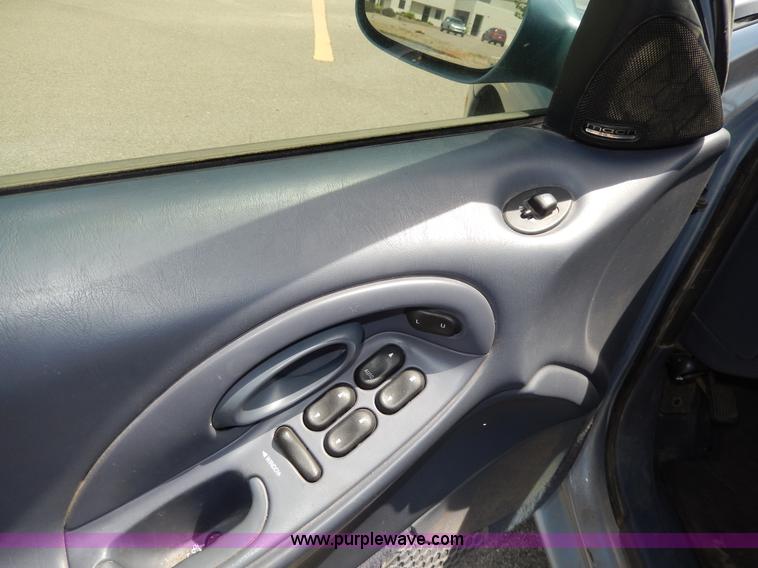 image for item D8073 1998 Ford Taurus SE