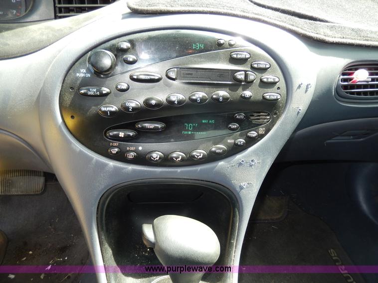 image for item D8073 1998 Ford Taurus SE