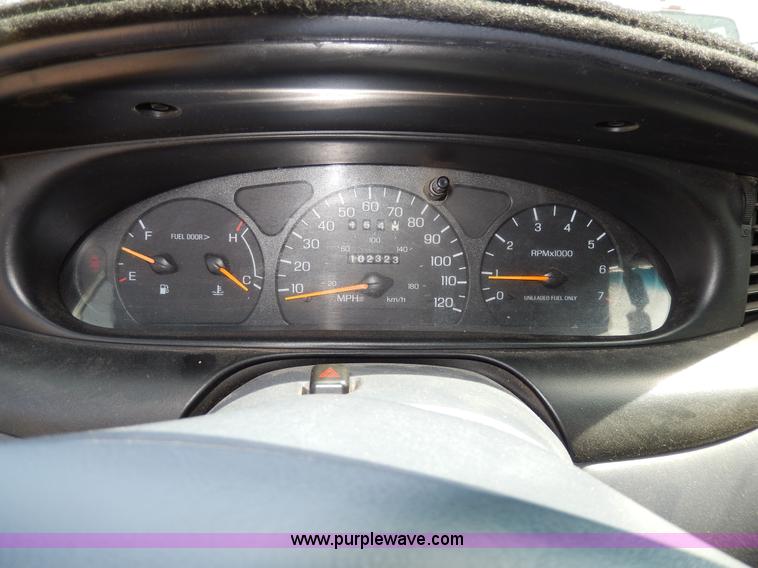 image for item D8073 1998 Ford Taurus SE